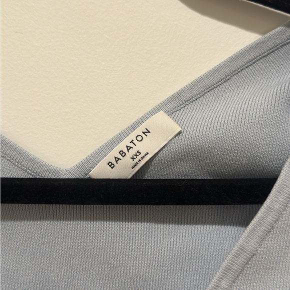 Babaton Baby Blue V-Neck Crop Top - Picture 2 of 3